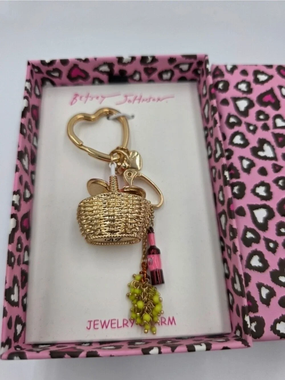 💕▪️Betsey Johnson ▪️Picnic Basket 🧺 Bag Charm/Keychain with Grapes 🍇  Wine 🍷